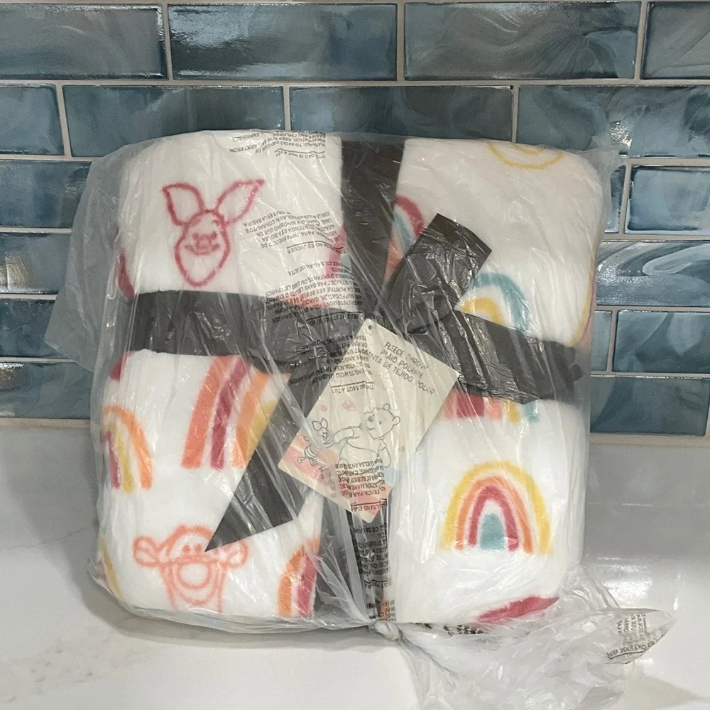 Disney Parks Winnie The Pooh and Piglet Be Kind Throw Blanket NEW WITH TAGS!